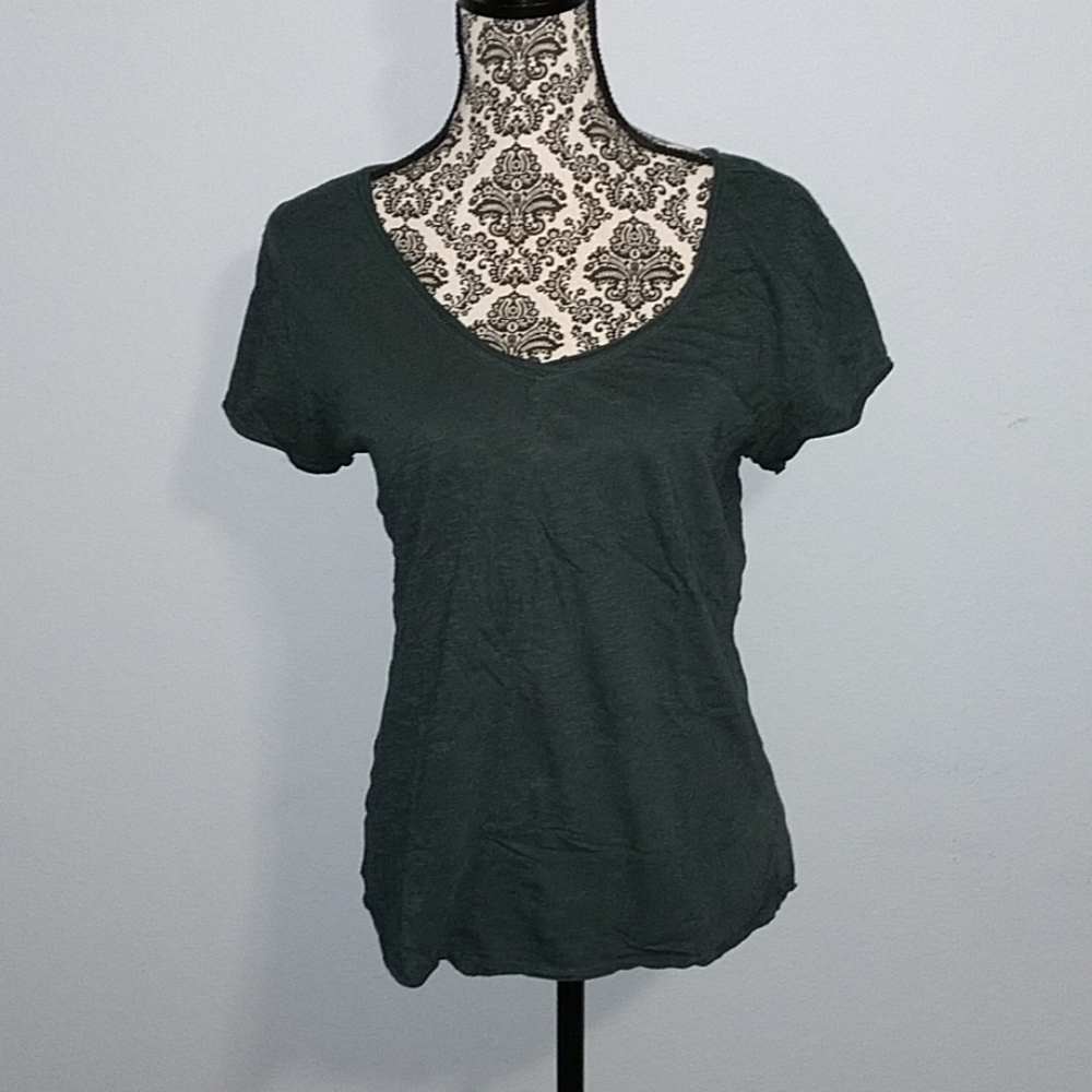 ❤️3/$20 Feminine v-neck, v-back tee